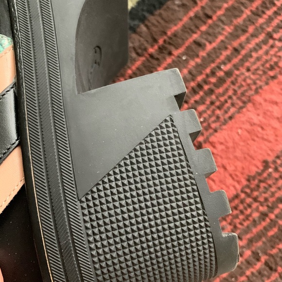 Louis Vuitton Gladiator platform shoes 9 - Picture 6 of 8